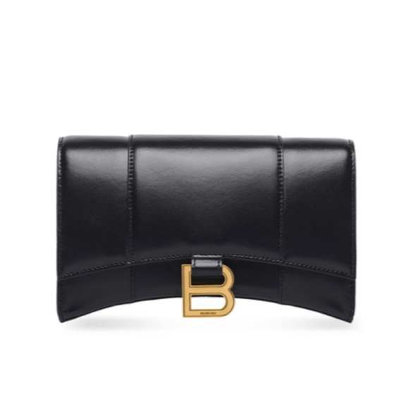 Hourglass Wallet On Chain in black shyni box calfskin, aged-gold hardware - Picture 4 of 4